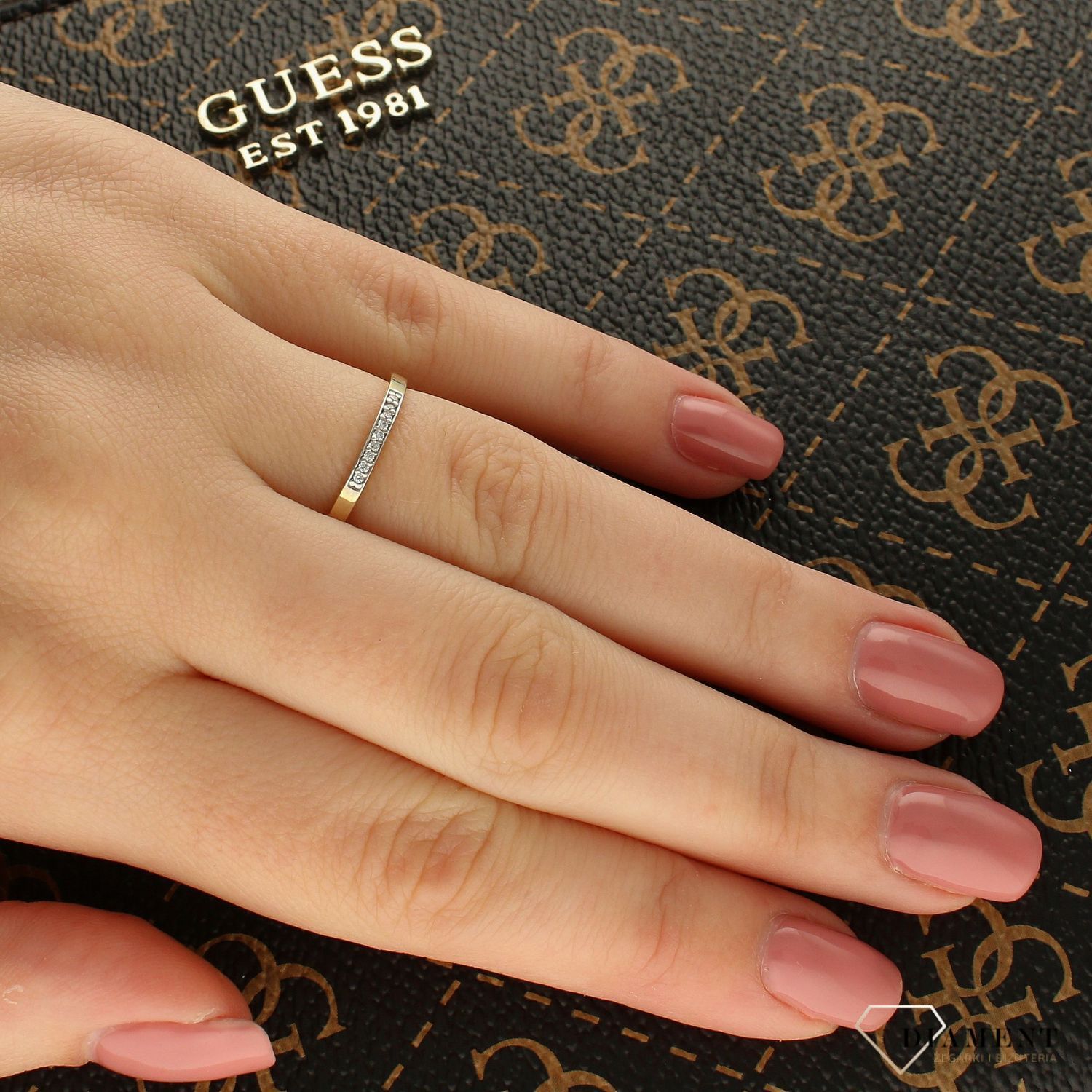 Złoty pierścionek błyszcząca obrączka PI 4890 (1).jpg